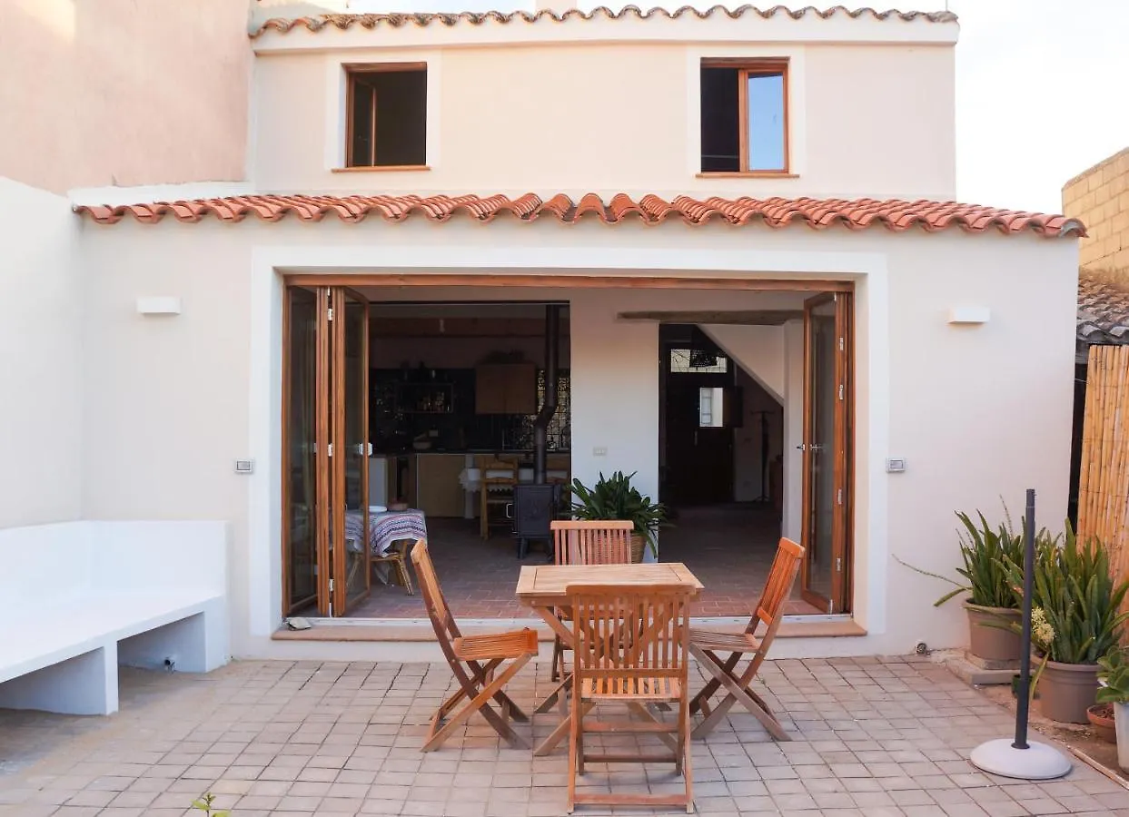 Beni Benius - Typical Restored House In Nurachi Italia